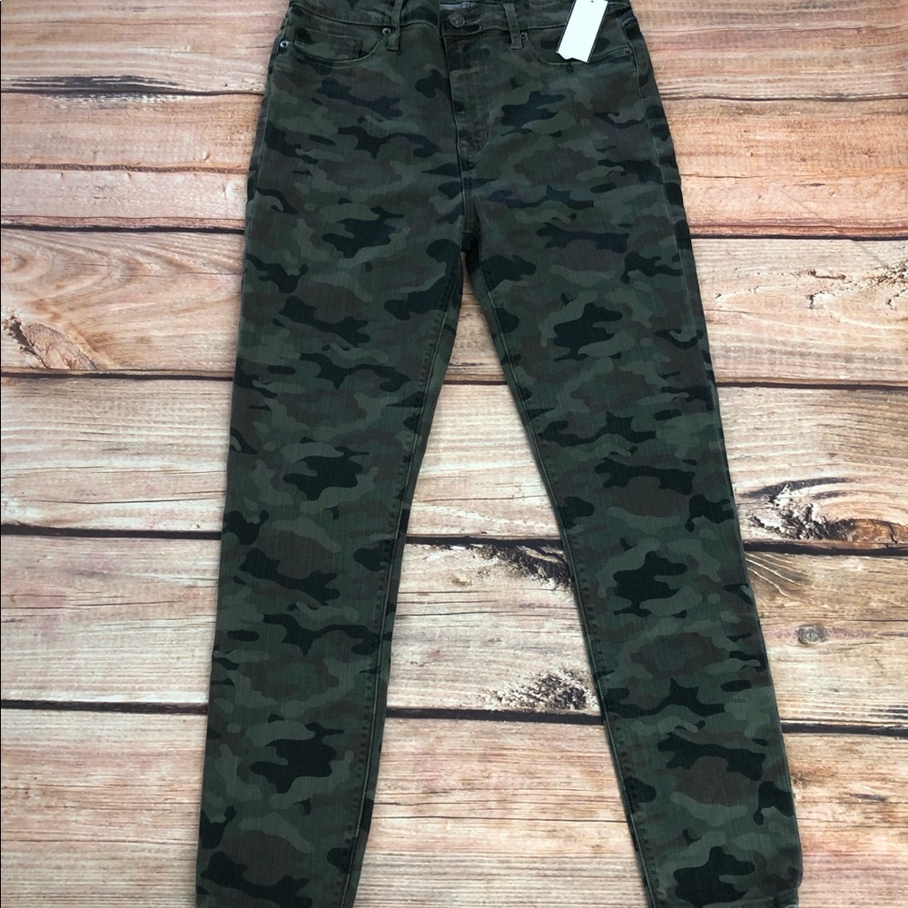 NWT Hudson camo high waisted jeans 32 NWT straight leg. Made of rayon